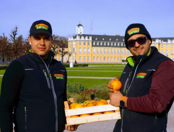 Pietro und Giancarlo am Schloß