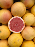 Aufgeschnittene pinke Grapefruit